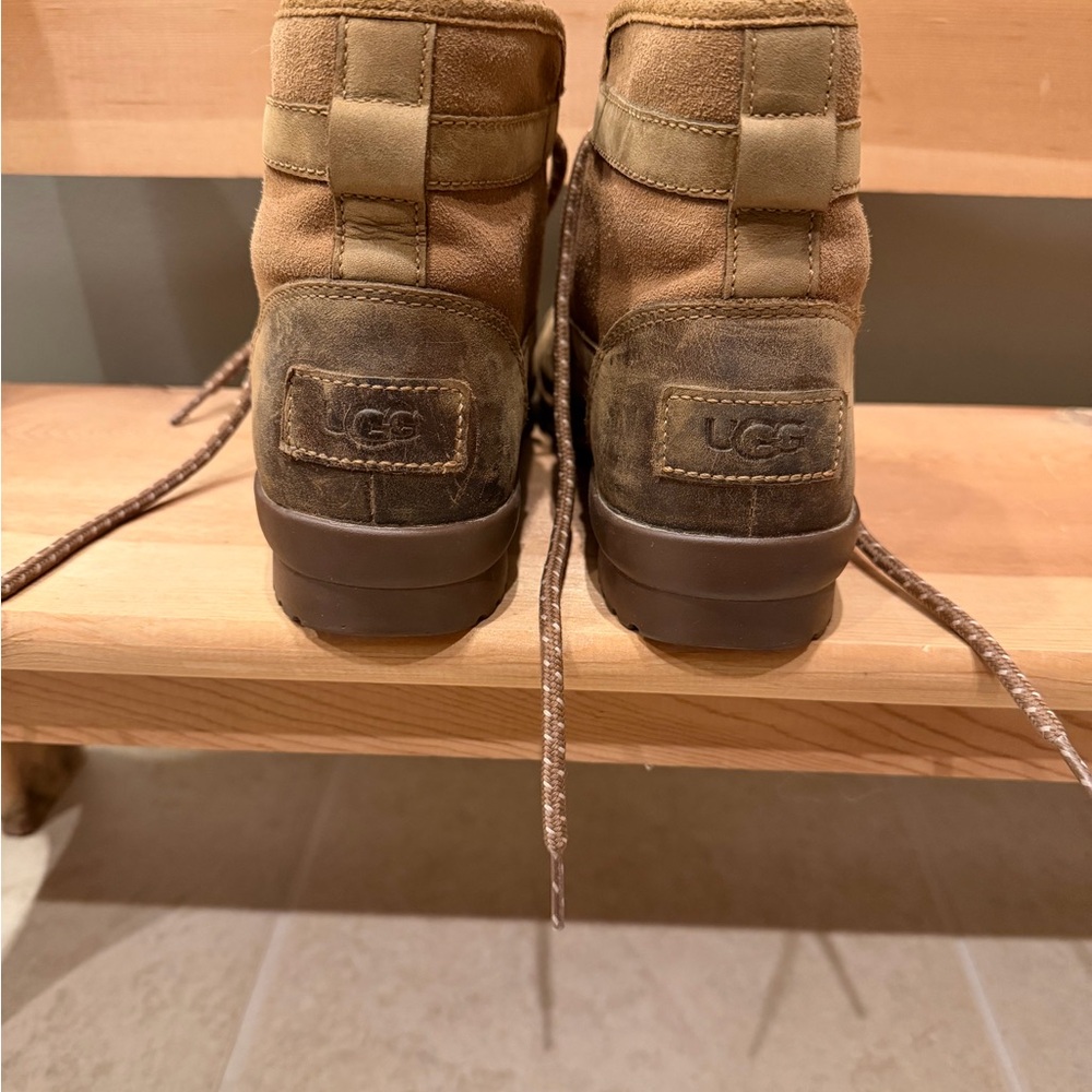 UGG women’s size 7 Tan Suede Duck Boots - Picture 4 of 7